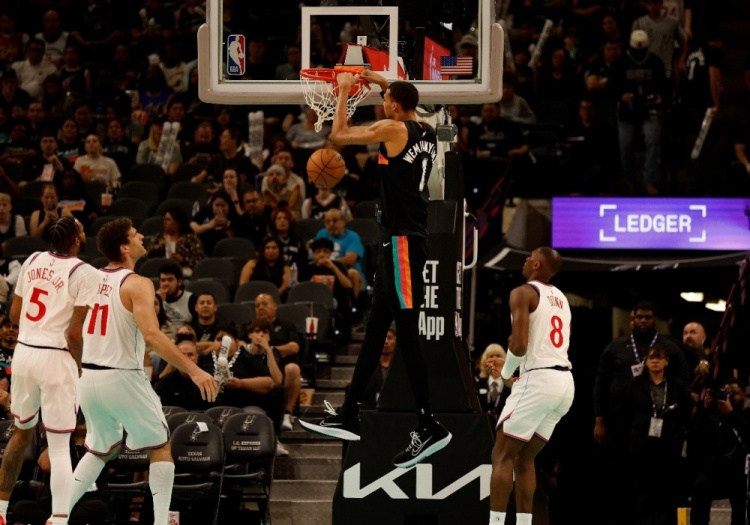 世界杯手机高清观看软件-周一竞彩篮球强档：马刺战绩彪炳 伦纳德或缺席